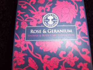 Neals Yard Remedies Rose & Geranium Xmas Gift Set